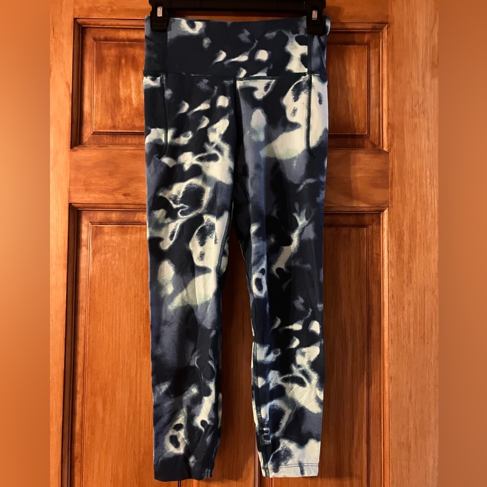 Under Armour Women’s Aqua & Blue Ankle Leggings
